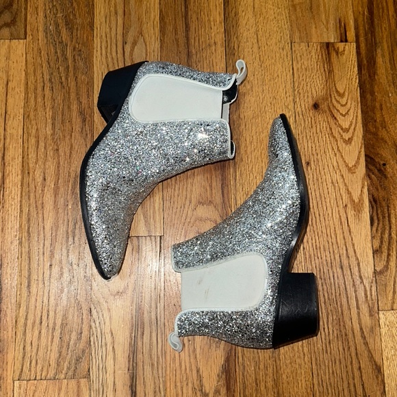 Barneys New York Women’s Silver Glitter Chelsea Boots - Picture 2 of 9